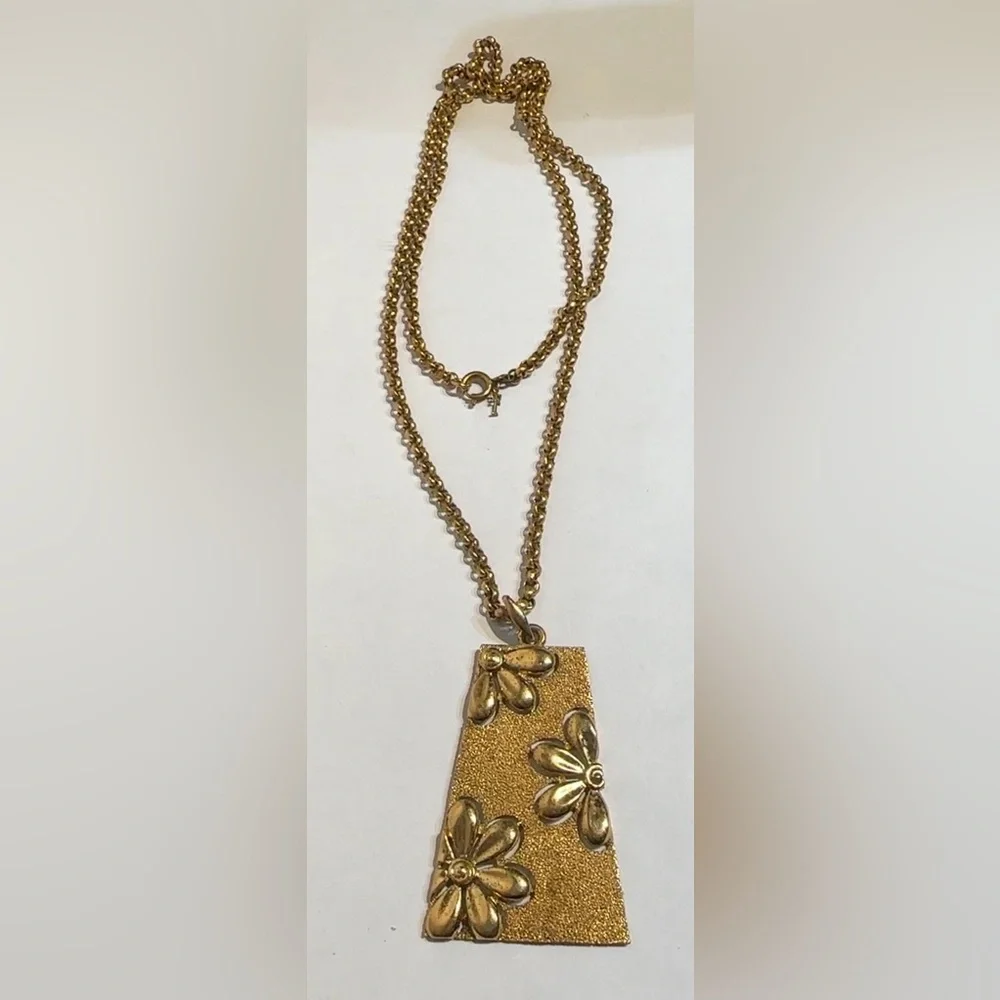 Vintage Signed Crown Trifari Gold Tone Blue Enamel Floral Pendant Necklace 1960s